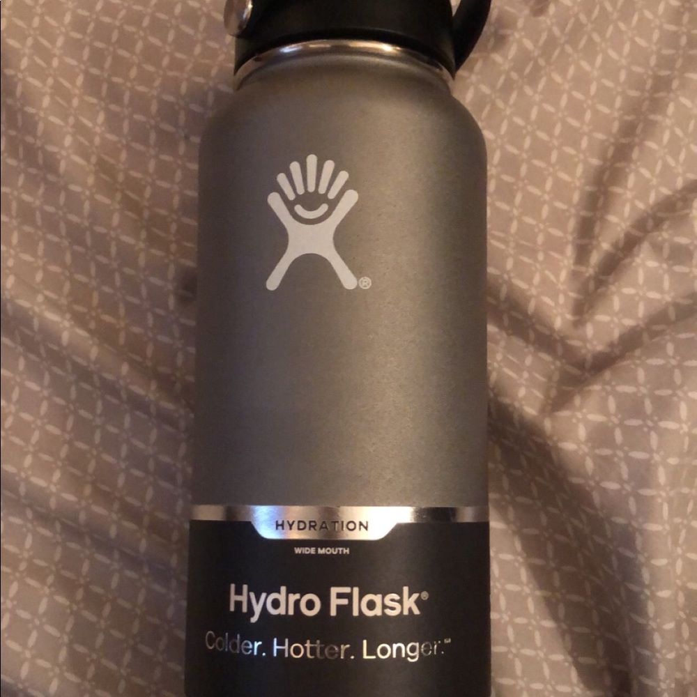 New Hydroflask. 32 oz grey